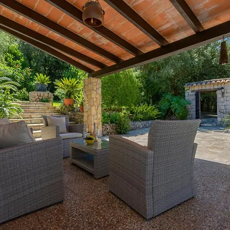 Parades By Homevillas360 Villa Pollenca